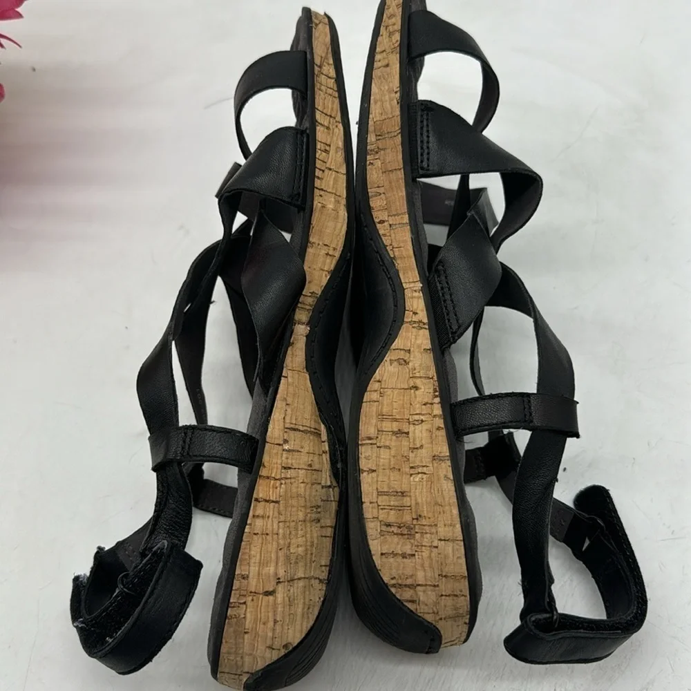 Soft Balk Black Leather Strappy Sandals Size 10 BSN5603
